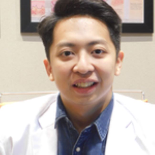 dr. Randy Trijunius Budiman Aesthetic Doctor Dokter Kulit Banjarmasin - Photo by ERHA Instagram
