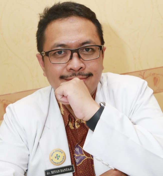 dr. Rivan Danuaji, M.kes, Sp.S Dokter Saraf Solo - Photo by RS Moewardi Site