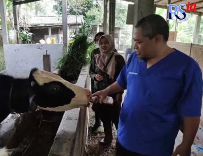drh. Mukhlas Yasi Alamsyah Dokter Hewan Semarang - Photo by Radar Semarang